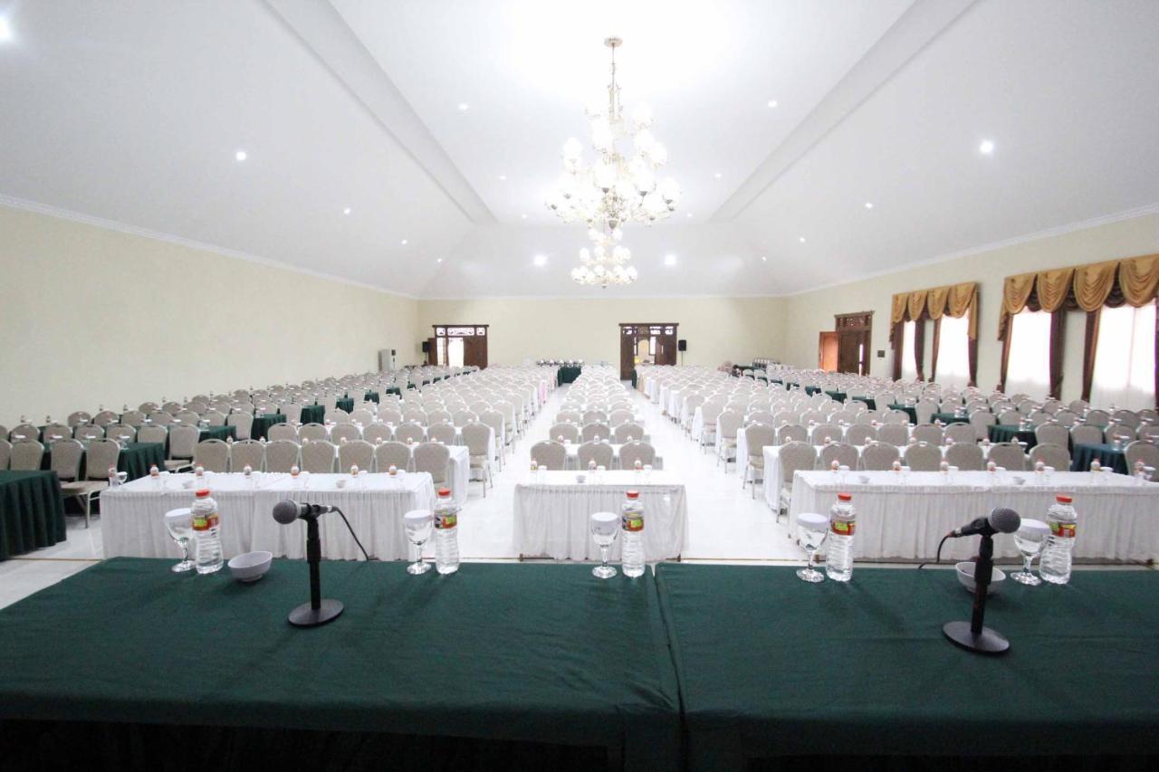 Ciptaningati Hotel Batu  Buitenkant foto