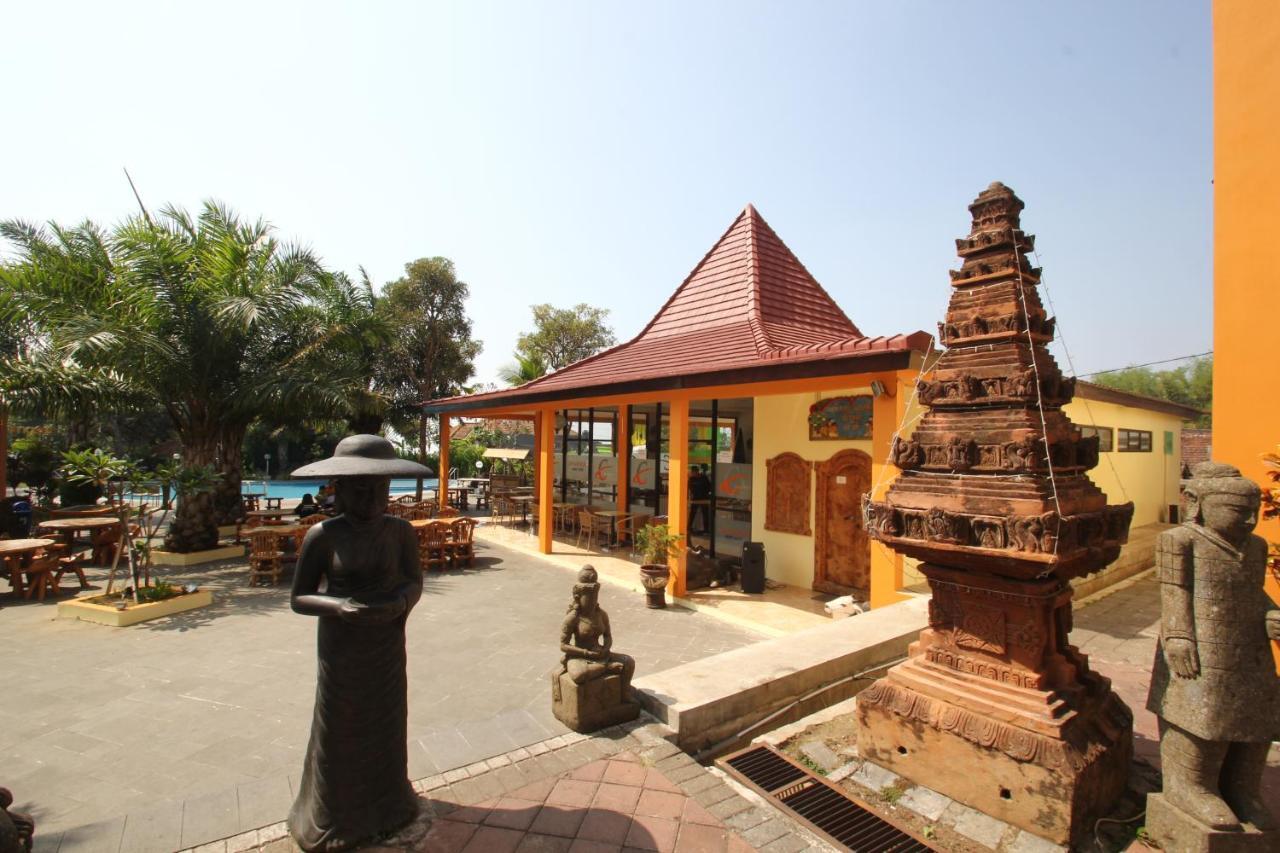 Ciptaningati Hotel Batu  Buitenkant foto
