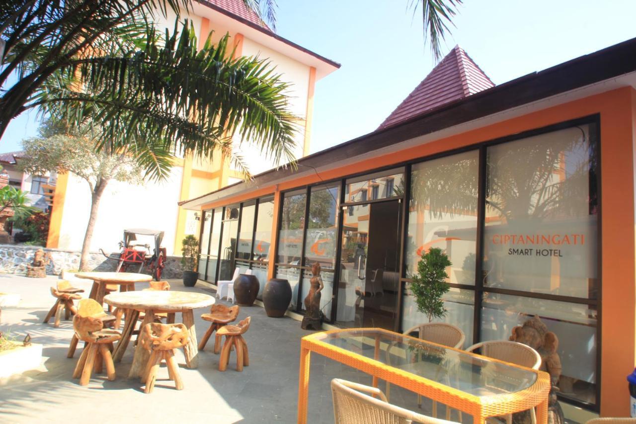 Ciptaningati Hotel Batu  Buitenkant foto