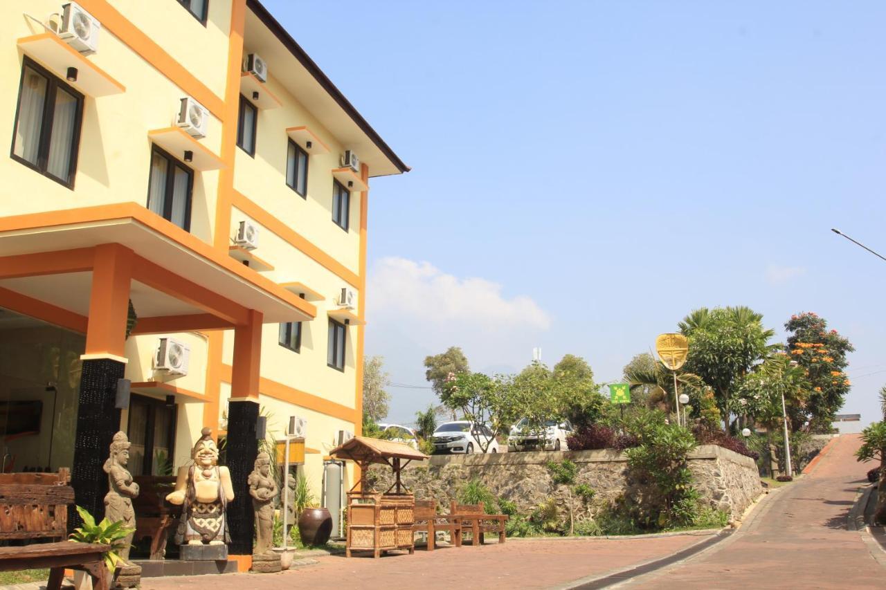 Ciptaningati Hotel Batu  Buitenkant foto