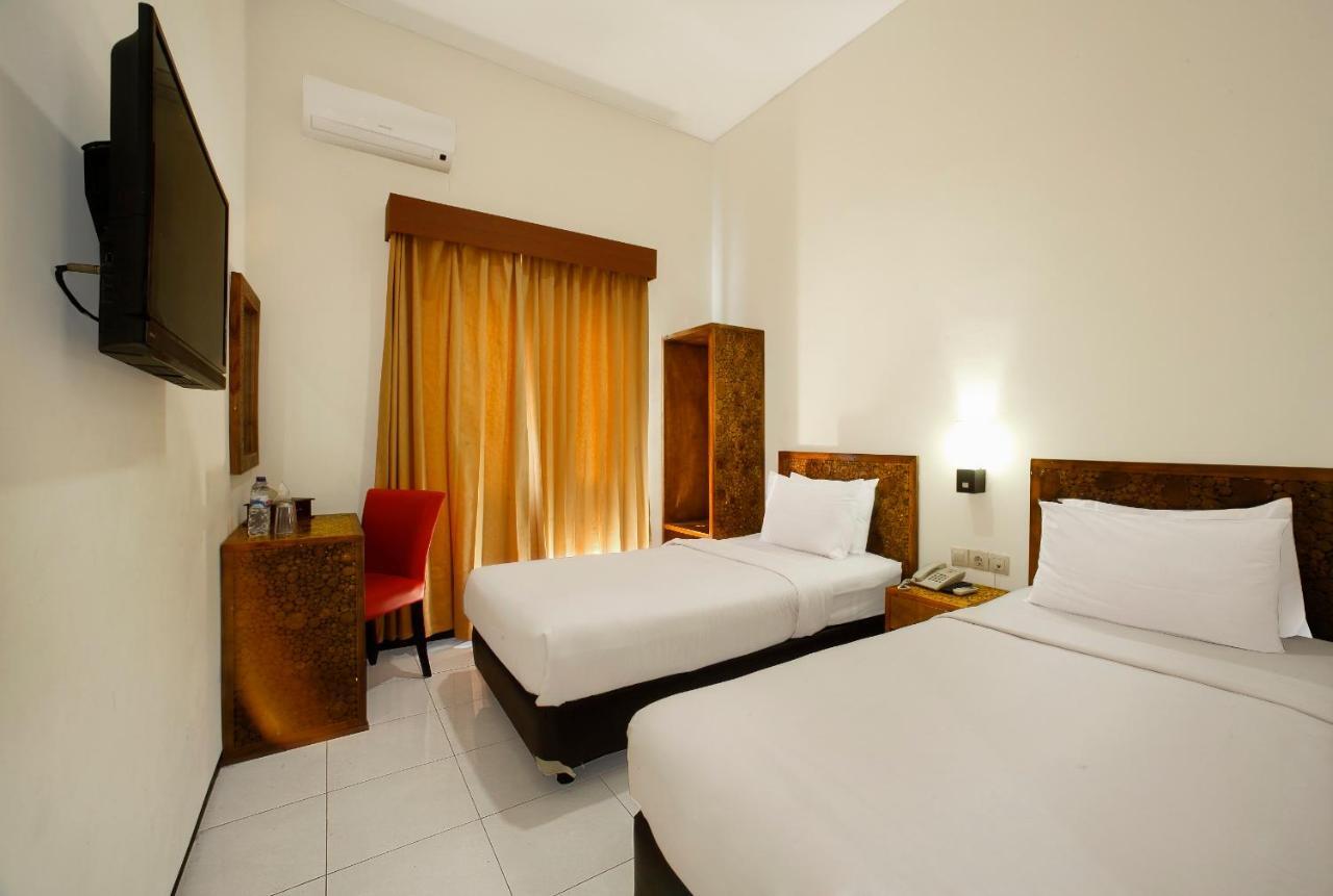 Ciptaningati Hotel Batu  Buitenkant foto
