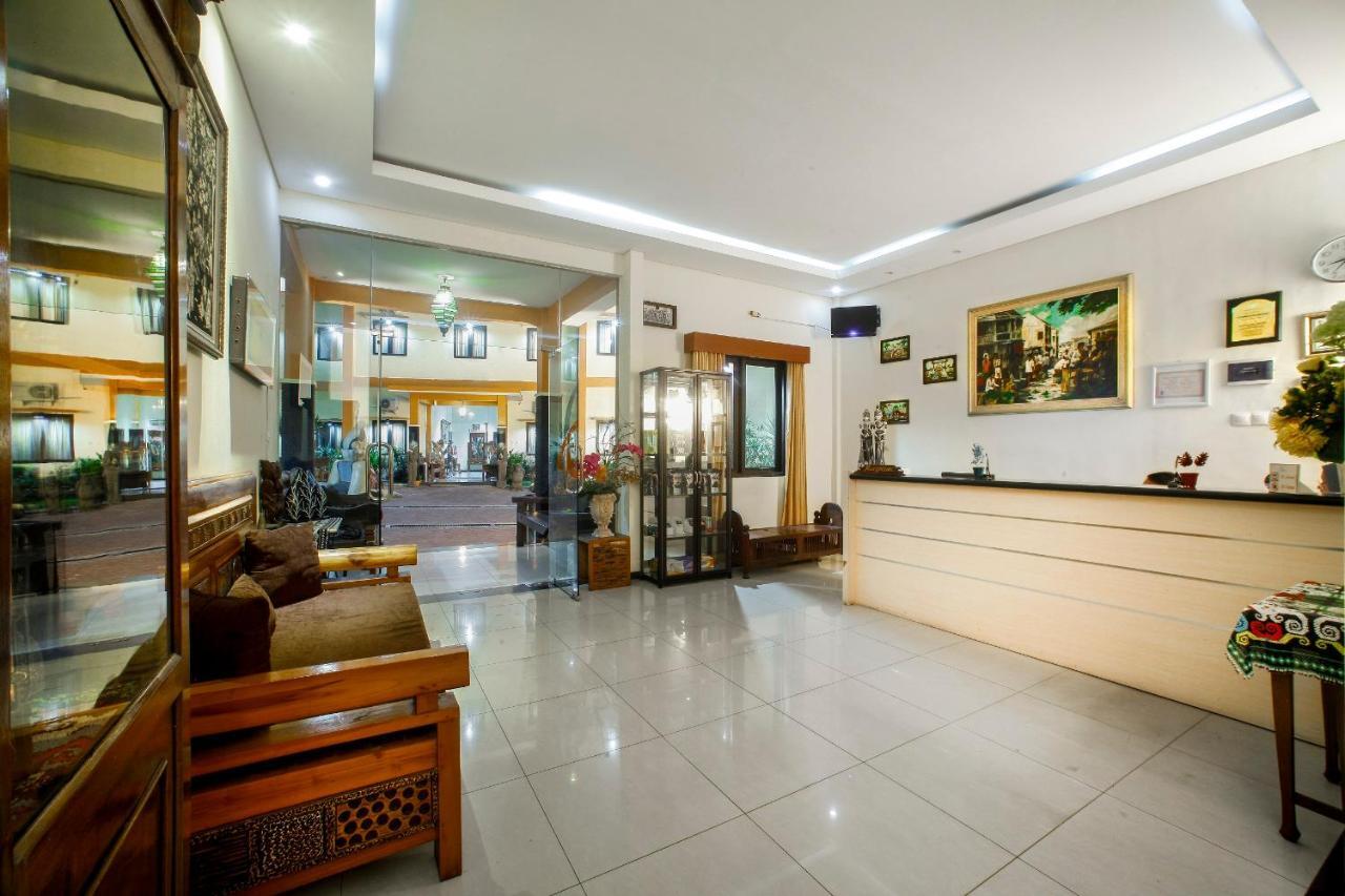 Ciptaningati Hotel Batu  Buitenkant foto