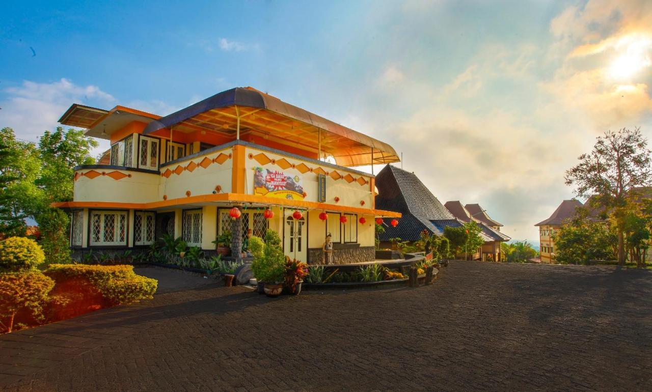 Ciptaningati Hotel Batu  Buitenkant foto