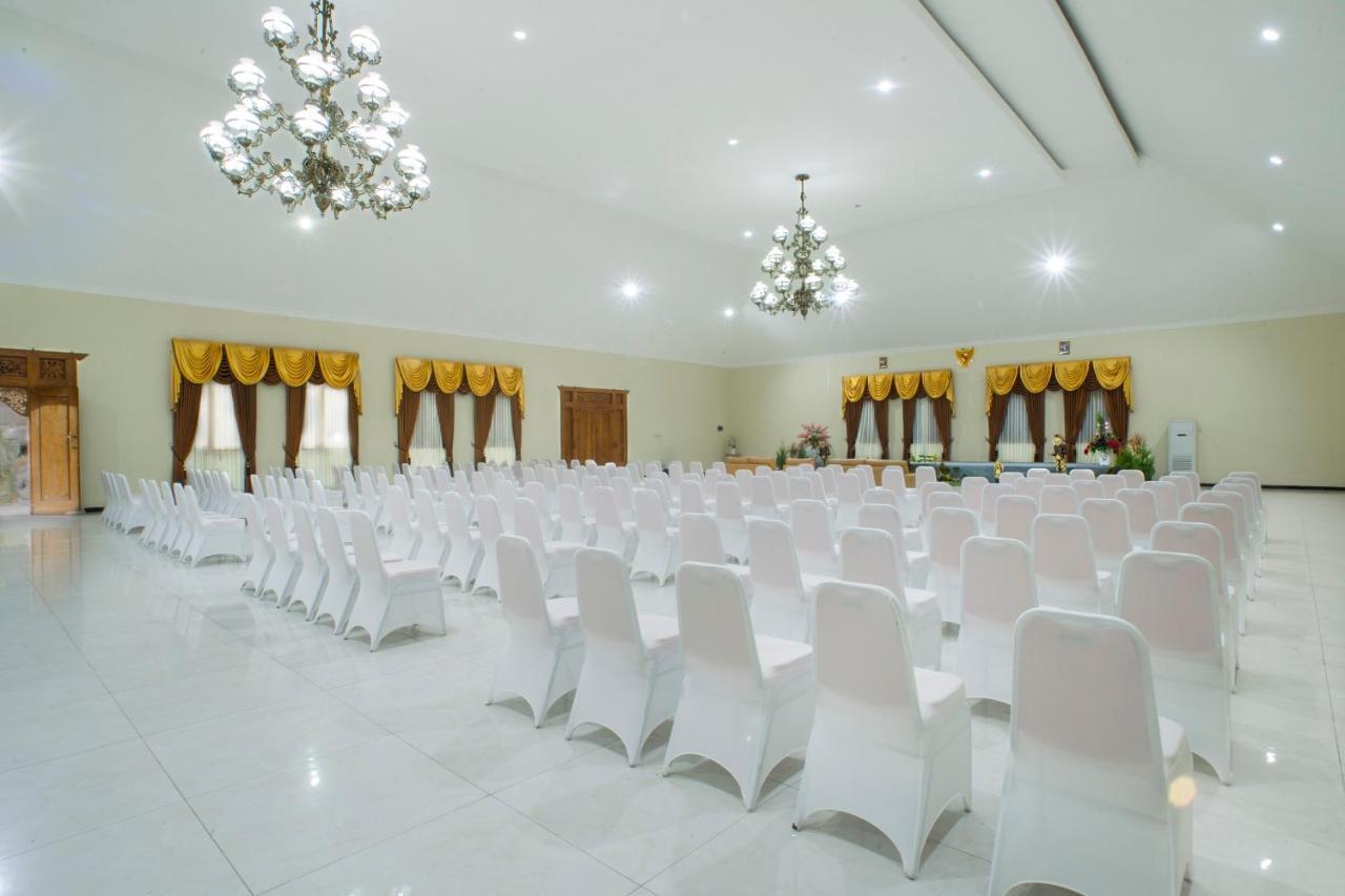 Ciptaningati Hotel Batu  Buitenkant foto